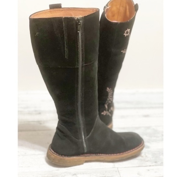 Clark's Knee High Black Suede Embroidered Boots Sz 7 - Picture 3 of 7